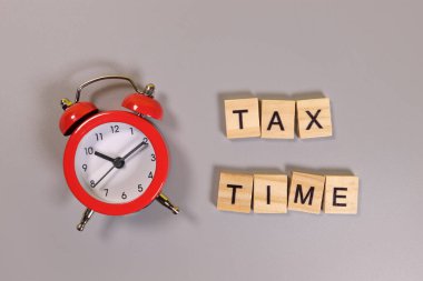 Tahta harflerden ve kırmızı alarmdan taksi zamanı.