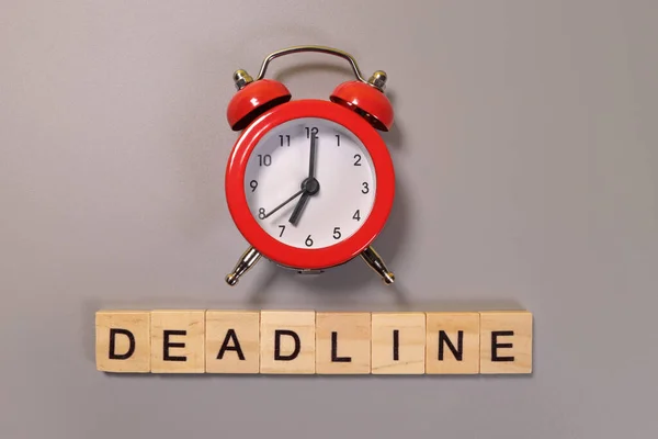 Deadline Word Alarm Clock Gray Background — Stock Photo, Image