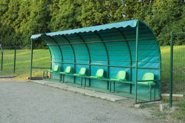Tribünün boş koltukları.