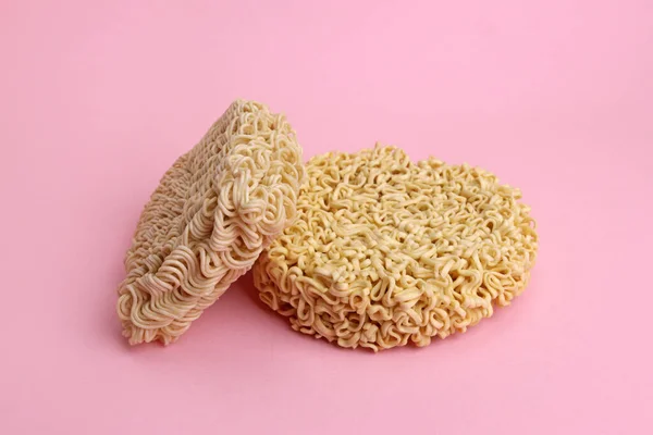 Ξηρά Άψητα Noodles Vermicelli Ροζ Φόντο — Φωτογραφία Αρχείου