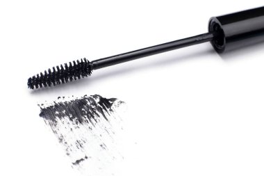 Beyaz renkte siyah rimel örneği.