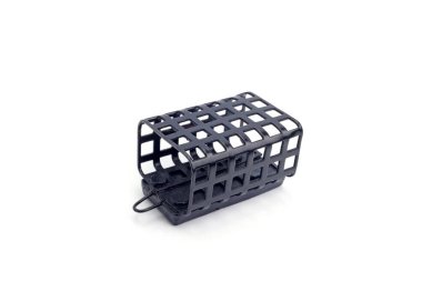 Balıkçılık için metal besleyici beyazda izole edilmiş