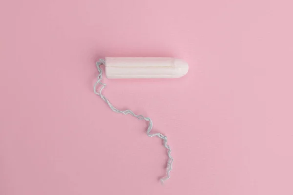 Hygiënische Vrouwelijke Tampon Een Roze Achtergrond Verzorgingsproducten — Stockfoto