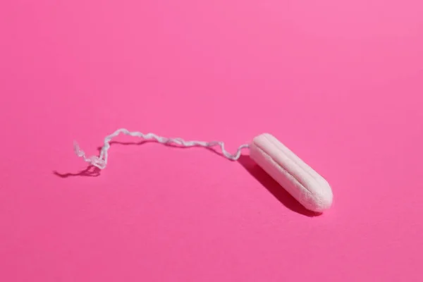 Hygienischer Weiblicher Tampon Auf Rosa Hintergrund Körperpflegeprodukte — Stockfoto
