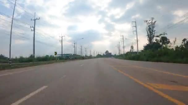 ビュー車の輸送コンセプトのための道路上で移動の時間経過点 高速転送地方道路上のPovトラフィック — ストック動画