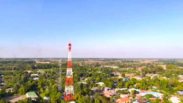 Drone Kırsal Bölgedeki Hava Manzaralı Telekomünikasyon Kulesini Çekti — Stok video