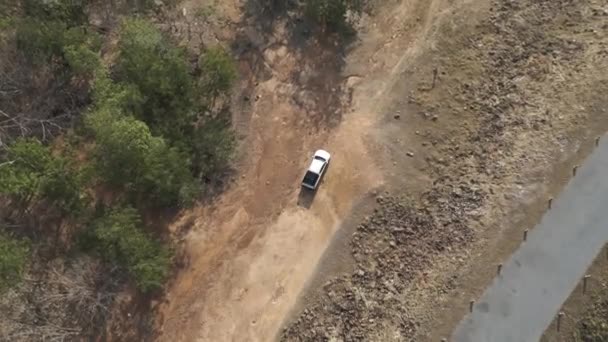 Drone Shot Vue Aérienne Paysage Pittoresque Conduite Une Camionnette Sur — Video