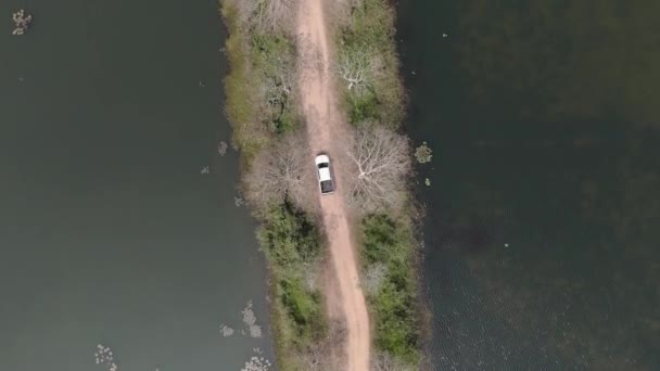 Drohnenaufnahmen Luftaufnahme Malerische Landschaft Fahren Eines Pickup Lkw Auf Einer — Stockvideo