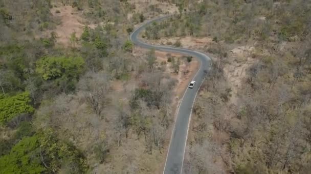 Drone Hava Görüntüsü Kurak Mevsimde Kırsal Alanda Terk Edilmiş Kamyonet — Stok video
