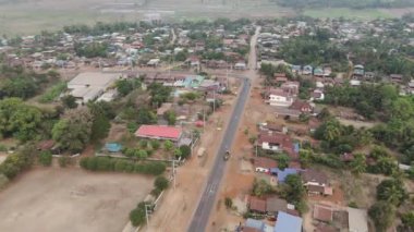 İnsansız hava aracı görüntüsü kırsal köy klasik yaşam tarzının manzarası.