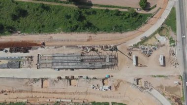 290 ve 304 Nakhon Ratchasima Tayland otoyollarının kesiştiği karmaşık bir köprü kavşağının hava görüntüsü.
