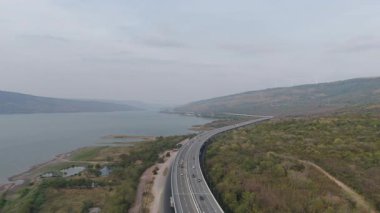 İnsansız hava aracı otoyol trafiğini görüntüledi 
