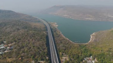 İnsansız hava aracı otoyol trafiğini görüntüledi 