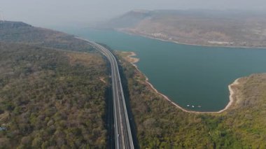 İnsansız hava aracı otoyol trafiğini görüntüledi 