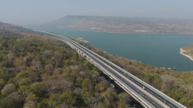 İnsansız hava aracı otoyol trafiğini görüntüledi 