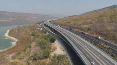 İnsansız hava aracı otoyol trafiğini görüntüledi 