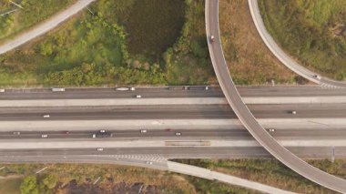 İnsansız hava aracı otoyol trafiğini görüntüledi 