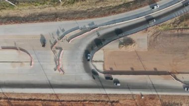 Köprü inşaatının kavşak boyunca yapılan hava görüntüsü