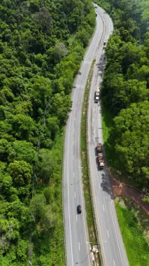 İnsansız hava aracı otoyol trafiğini görüntüledi 