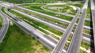 İnsansız hava aracı otoyol trafiğini görüntüledi 