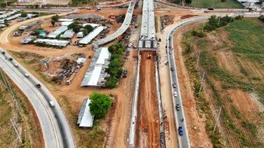 Köprü inşaatının kavşak boyunca yapılan hava görüntüsü