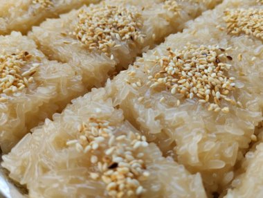 Lezzetli Tayland tatlıları geleneksel tatlı pilavı ve hindistan cevizi. 