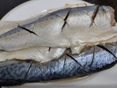 Masada taze balık var.