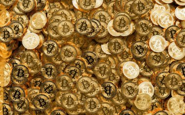 Yukarıdan görülen bir sürü bitcoin altın sikkesi gerçekçi üç boyutlu görüntülerde düz bir görünüm sağlıyor. Bullish Bitcoin fiyatı yükseliyor, kripto para birimi, 2p2 takas ve engelleme zinciri kavramı