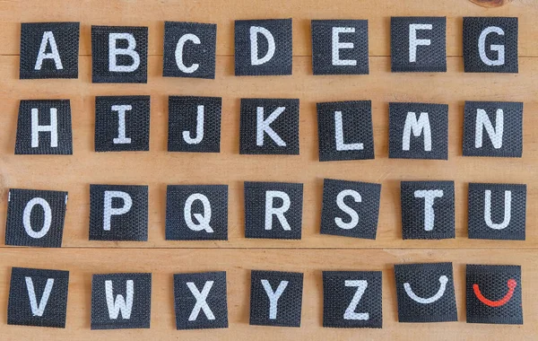 木制桌子上的英文字母 — 图库照片