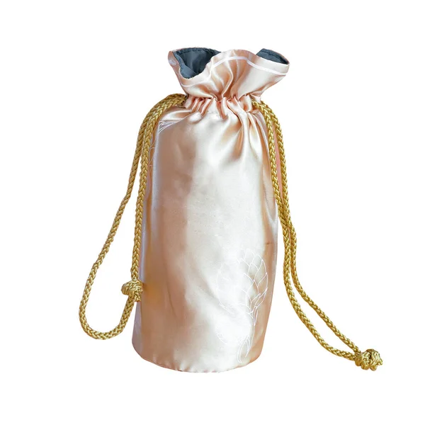 Χρυσή Μεταξωτή Τσάντα Είναι Ένα Πακέτο Ένα Δοχείο Για Μπουκάλι — Φωτογραφία Αρχείου