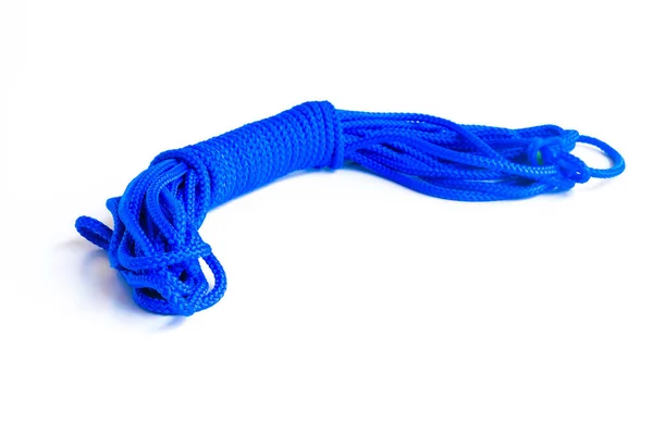 白い背景に機器を登るための青いロープ — ストック写真