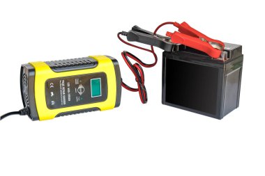 Olumlu negatif klemp, kırmızı siyah kablo arızalı aküyü şarj etmek için kullanılıyor.