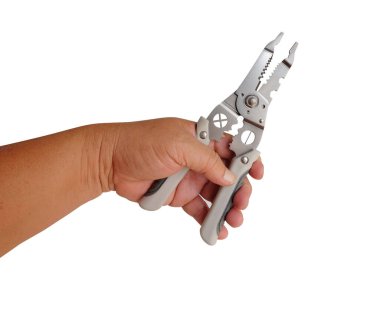 Elektrik kablolarını kesen bir kabloyu tut, elektrikçi penseyle elektrik kablolarını kes..