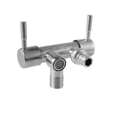 Metal musluk veya musluk beyaz arkaplanda izole