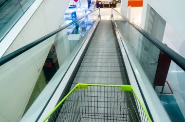 Yürüyen merdiven, konfor ve hareketin güvenliği.