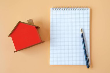 Kırmızı Ev Modelleri ve Defter Listesi. Bakım ve onarım için ev teftişi.