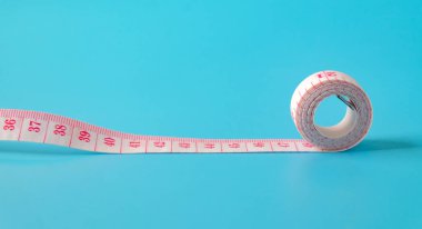 Şerit arkaplan rengine göre ölçülüyor.