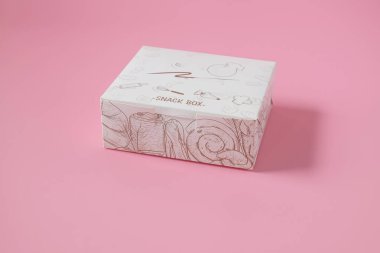 Bir kutu abur cubur. ek dekorasyonlar.