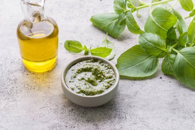 Tencerede pesto sosu. Yüksek kalite fotoğraf