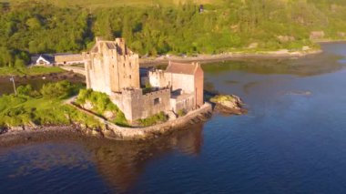 Eileen Donan Kalesi 'nin yörüngesindeki insansız hava aracı