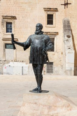 Malta Valetta Denkmal - Jean de la Valette - Skulptur Grnder von Valetta - Verteidiger von Valetta, Monument Kunst Kultur Geschichte Hauptstadt Symbol symbolisch Symbolfigur Altstadt Vergangenheit