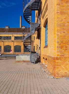 Berlin Schoeneweide, Uygulamalı Bilimler Üniversitesi HTW, OSW Oberschoeneweide Üniversitesi Spiral merdiven fabrikaları fabrikaları fabrikalarına ait sanayi binalarını listeledi.