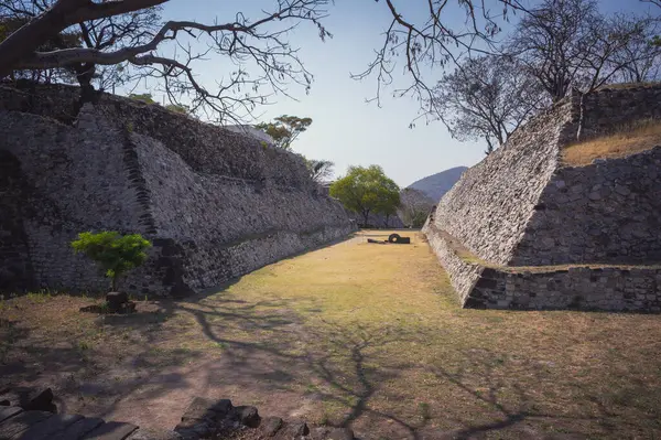 Xochicalco arkeolojik bölgesi. Morelos eyaletinin Cuernavaca kenti yakınlarında Mezoamerikan top sahası. Yakın çekim..