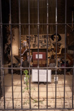 Oaxaca 'nın Jalatlaco mahallesindeki ölü süslemelerin yapıldığı gün. Meksikalı iskelet modelleri.