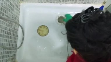 Unclogging the shower pipe with a plunger rod, at home