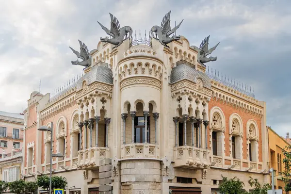 Будівля Драконів Сеуті Іспанія — стокове фото
