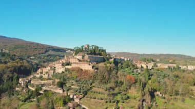 Ortaçağ Tuscan köyü Cetona 'nın çarpıcı hava manzarası