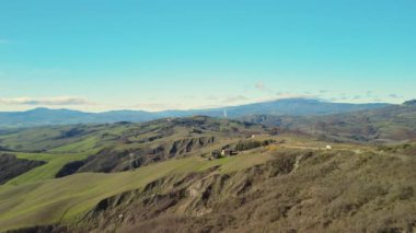 Toskana kırsalının panoramik görüntüsü