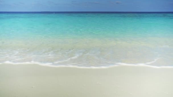 美丽的热带海滩景色和迷人的海洋色彩 — 图库视频影像