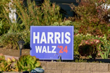 Harris Walz 2024 bahçe tabelası, Politik Bahçe tabelası California, ABD - 30 Eylül 2024